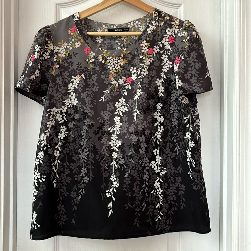 Oasis (UK) Gorgeous Floral Top 🌸